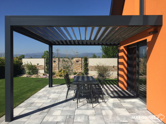 pergola bioclimatique en Mayenne